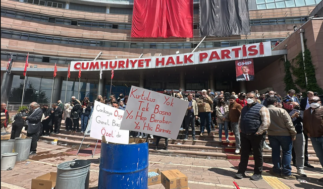 Türkiye CHP’ye kilitlendi