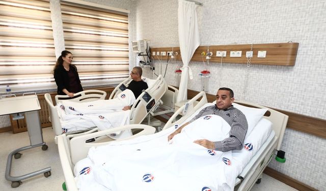 Hasta doktoruna böbreğini verdi