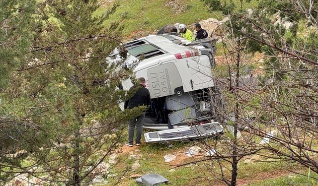İşçi servisi şarampole uçtu: 16 yaralı