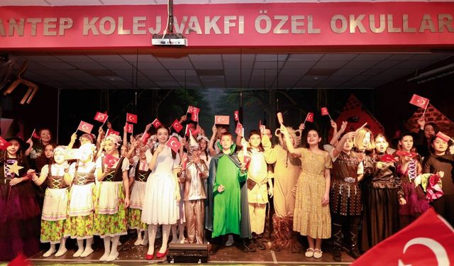 Kolejde alkışlanan müzikal