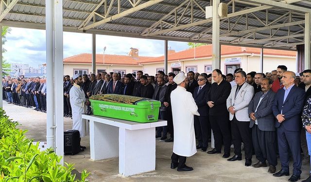 Muhtar son yolculuğuna uğurlandı