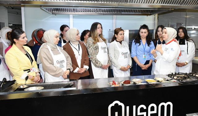 “Ebe gebe el ele’ vererek pirpirim aşı yaptı