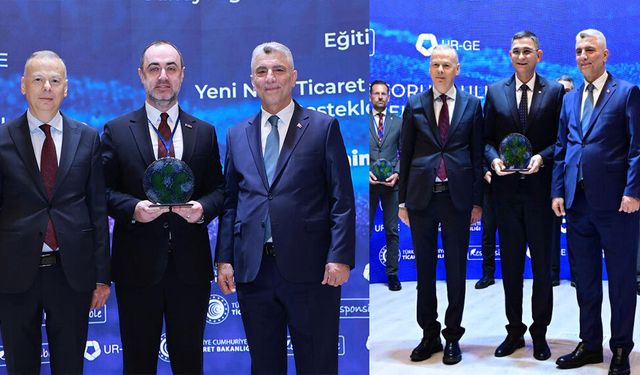 Ödülü bakandan aldılar