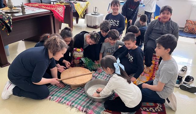Öğrencilerden zamana yolculuk sergisi