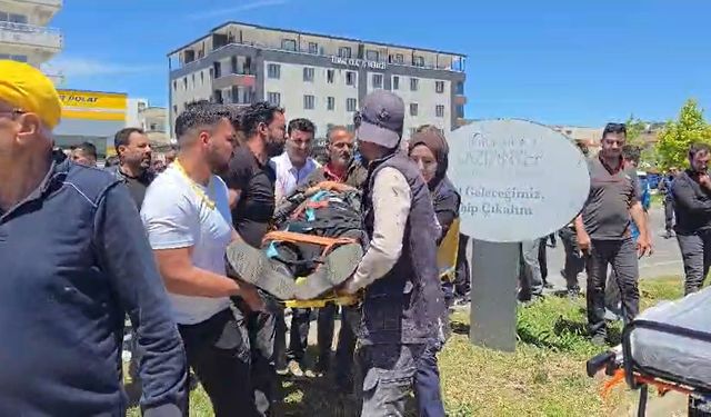 Otomobil ile motosiklet çarpıştı