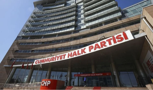 CHP’de olağanüstü kurultay için imzalar verildi
