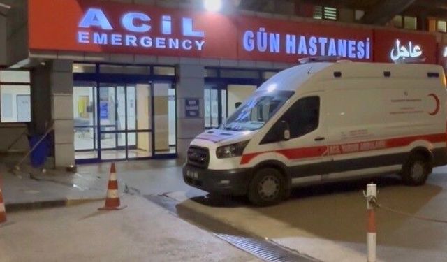 Mendil satarken bıçaklandı
