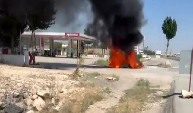 Gaziantep-Nizip yolunda otomobil alev aldı