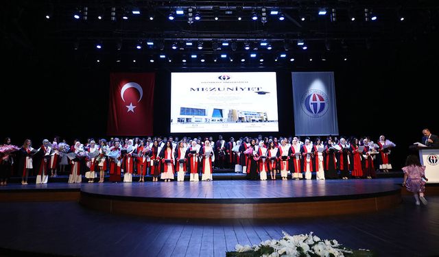 Diş hekimliği yeni mezunlarını uğurladı
