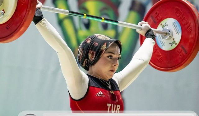 Gaziantepli sporcu dünyayı kaldırdı