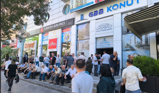 Herkes Bahçeli eve koştu