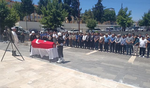 Polis memuruna gözyaşı ile uğurlandı