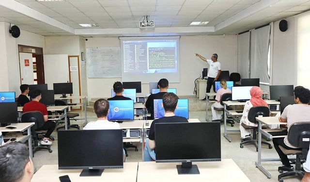 Bilişimcilere siber güvenlik eğitimi