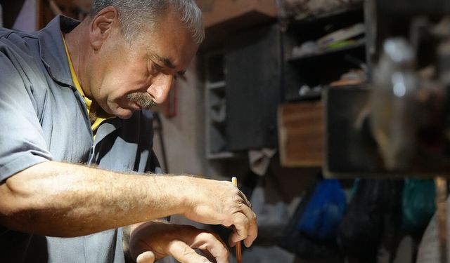 Mesleği için çalışan usta