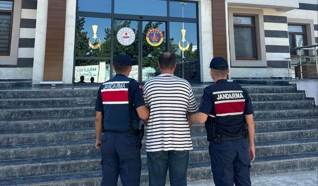 Nizip’te aranan şahıs jandarmadan kaçamadı
