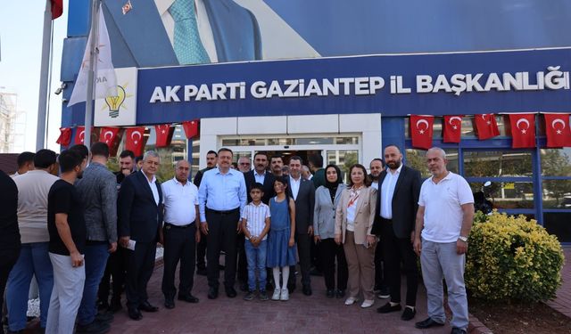 Ak Parti’den yetim çocuklara destek