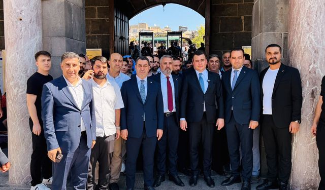 Eş zamanlı sahaya indiler