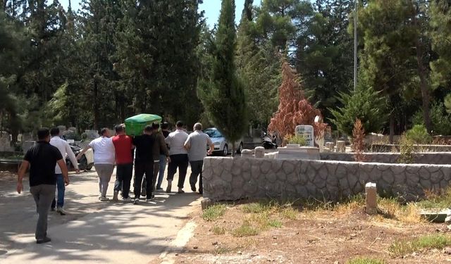 Eşini öldürdü, 3'ü çocuk 4 kişiyi yaraladı