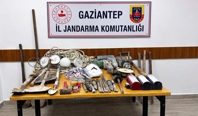 Ormanlık alanda kazı yapanlar jandarmaya takıldı