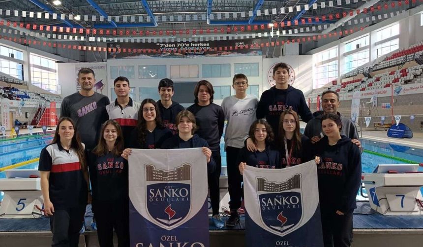 SANKO Okulları’ndan Yüzme Başarısı!