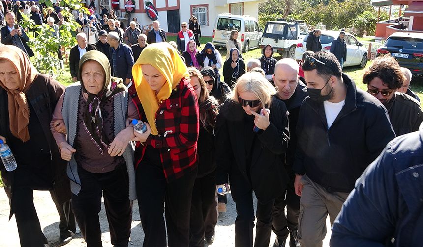 Gülşen'in babası son yolculuğuna uğurlandı