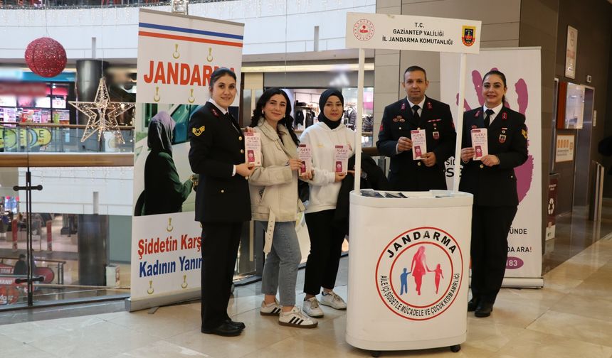 Jandarmadan şiddetle mücadele standı açtı