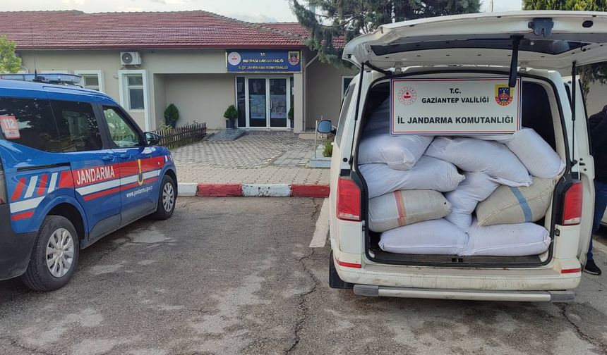 Milyonluk kaçak malzemeye el koydular