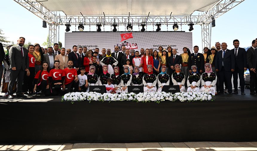 Saygıyla andık, Coşkuyla kutladık