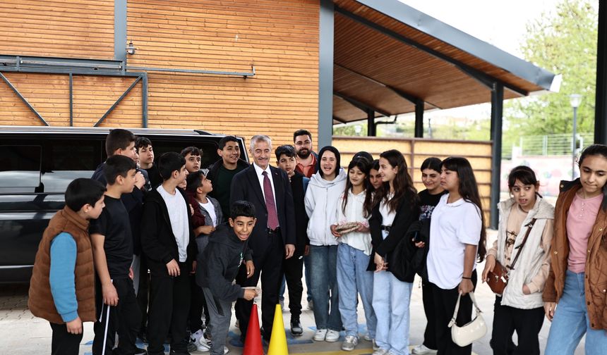 Tahmazoğlu gençlerle buluştu