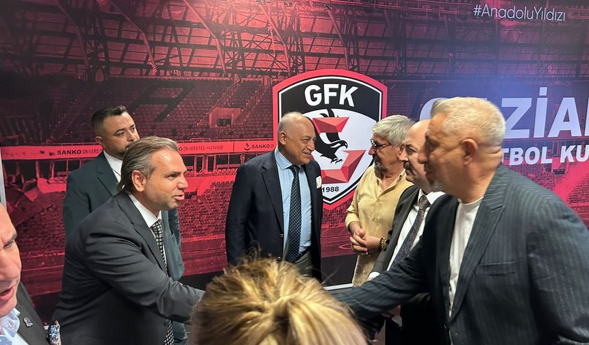 Kongrede Büyükekşi sürprizi