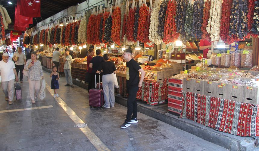 Asırlardır canlılığını koruyan çarşı
