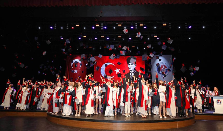 Tıp Fakültesi’nde mezuniyet sevinci