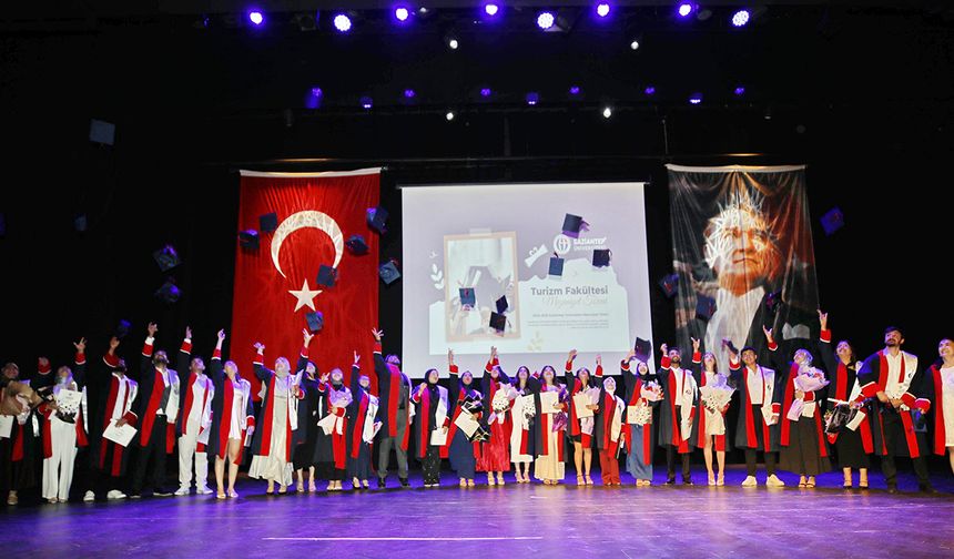 Turizm fakültesi mezunlarını uğurlandı