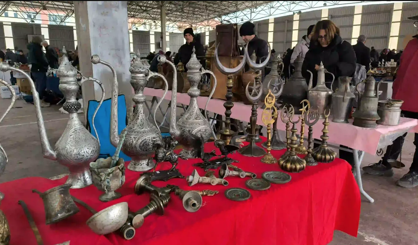 Antika pazarı kapılarını açıyor