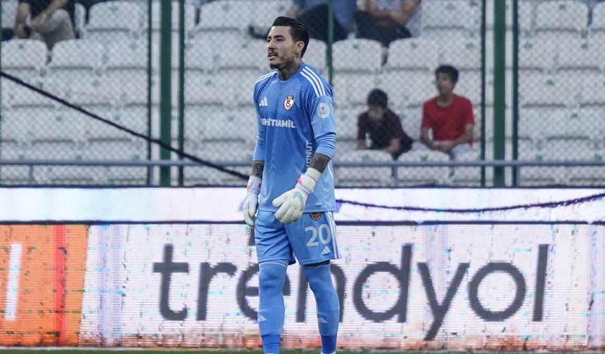 İlk maçında üç gol yedi