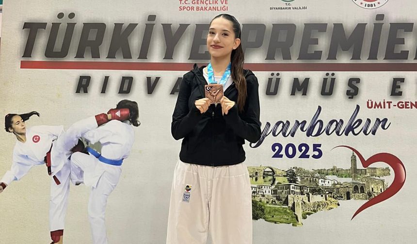 Melek Polat, Erdem Kolejinin gururu oldu