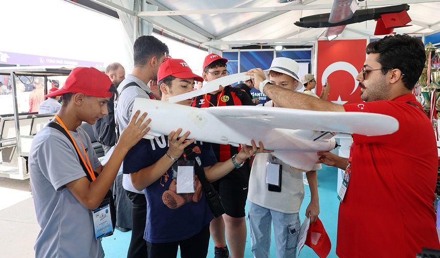 GAÜN standı ilgi odağı