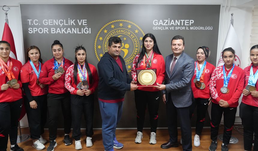 Başarılı sporculardan Şahin'e ziyaret