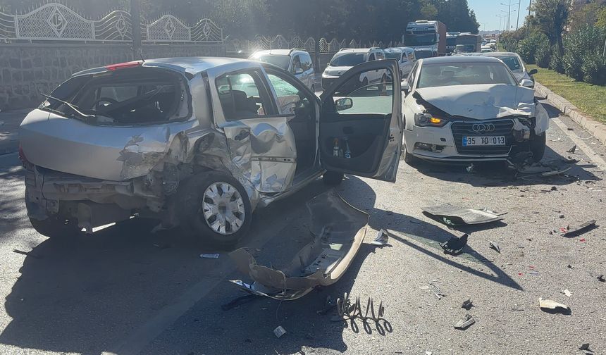 Kontrolden çıkıp şeride uçtu