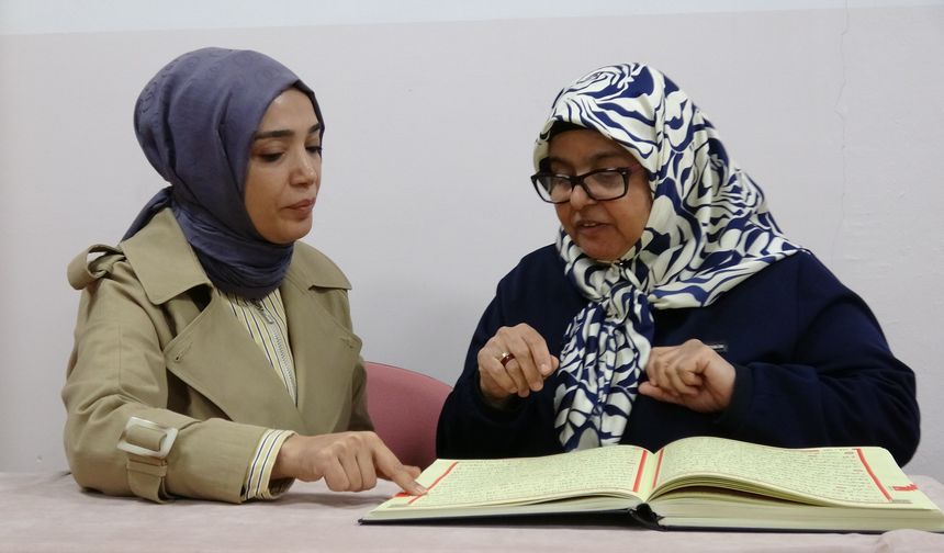 Kur'an-ı Kerim'i bir ayda öğrendi