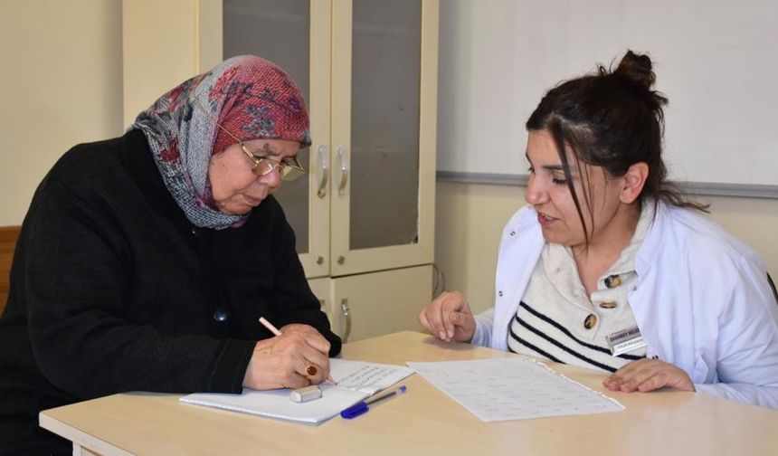 65 yaşında okuma-yazma öğrendi