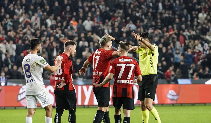 Hakem resmen katletti