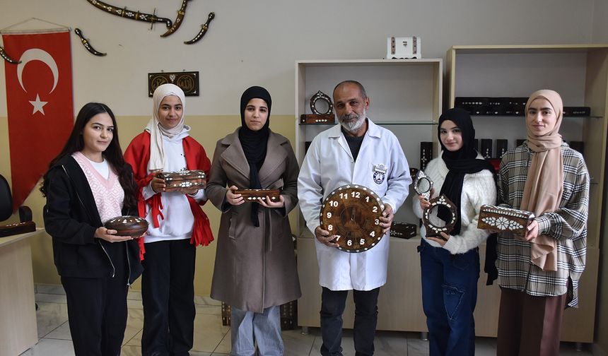 Sedef kakma sanatı kadın hüneriyle buluştu