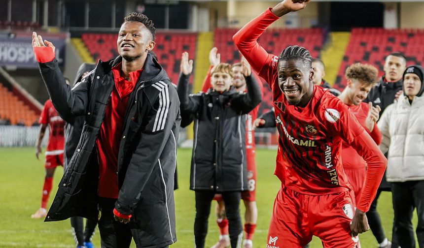 Yeniler sahneye çıktı