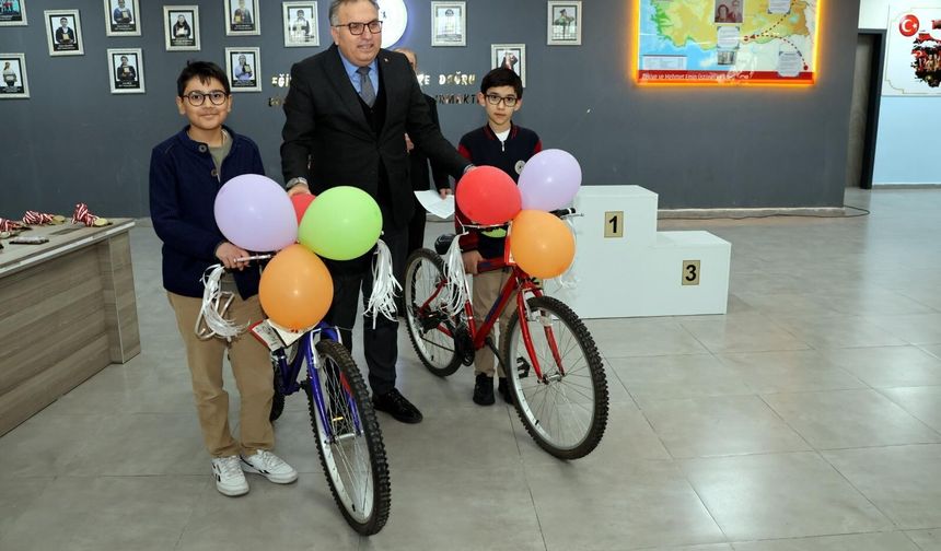 Zekiye Üstünel’den çifte başarı