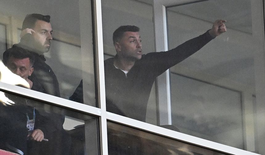 Burak hoca yerinde oturamadı