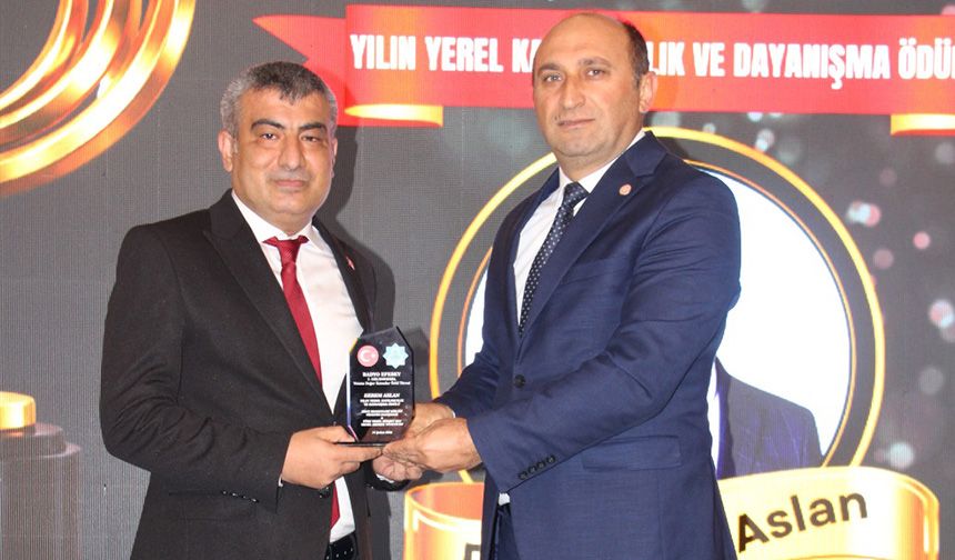 Dr. Ekrem Aslan’ı Gururlandıran Ödül