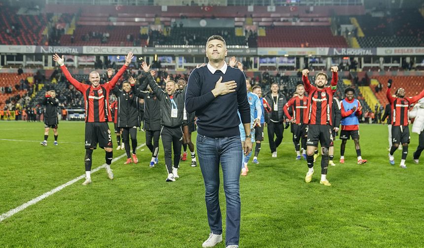 Burak Yılmaz’dan tribünlere en güzel üçlü