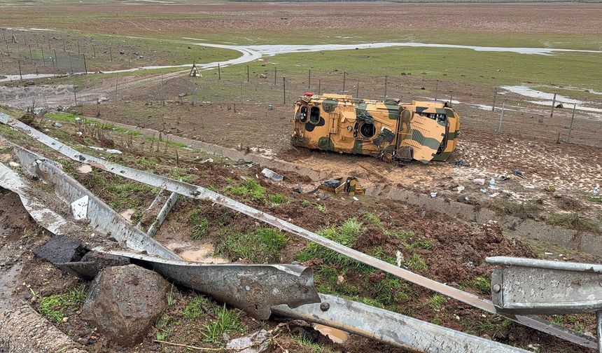 Kontrolden çıkan askeri araç devrildi