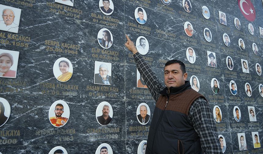Muhtar köyüne "Deprem Şehitleri" anıtı yaptı